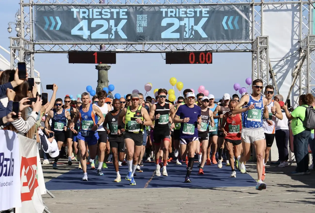 La partenza della 42k. Foto Lasorte