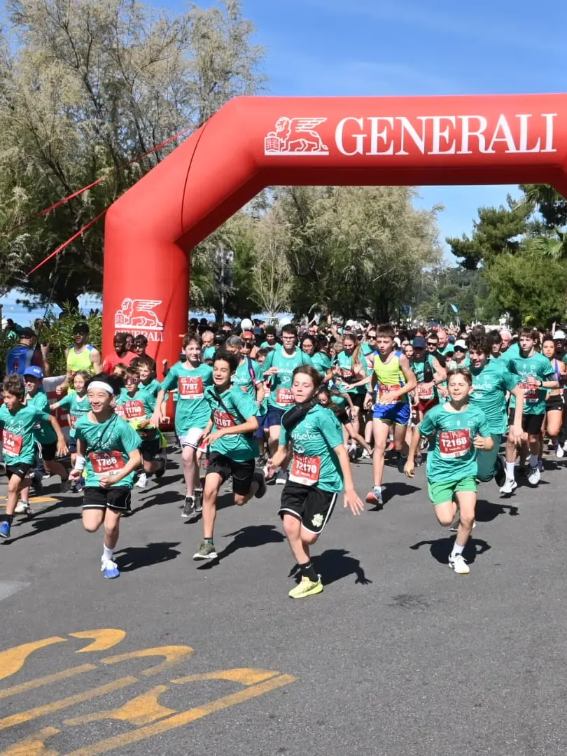 La colorata partenza della Family Run. Foto Bruni