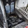La cabina del gas incendiata (foto Andrea Lasorte)