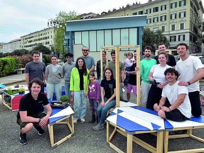 Il laboratorio di autocostruzione svolto di recente alla Stazione Rogers (foto Francesco Bruni)