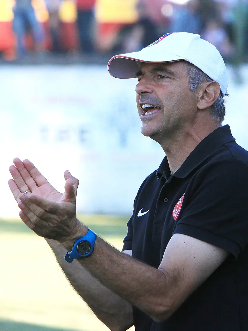 Il tecnico Antonio Andreucci alla Triestina nel 2016-’17 (foto Andrea Lasorte)
