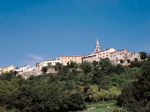 Veduta di Pinguente in una foto d’archivio