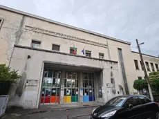 La scuola elementare Rossetti che ospita provvisoriamente la Caprin (Lasorte)