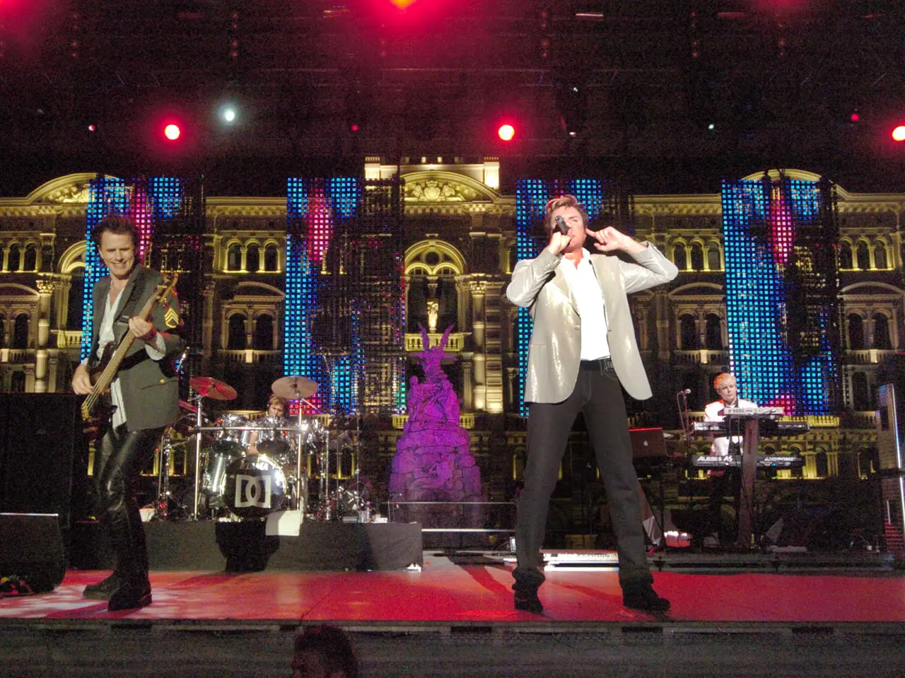 I Duran Duran in concerto in piazza Unità davanti a 9 mila fan nel 2005. Foto Bruni