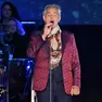 Andrea Bocelli ha incantato il pubblico con un concerto evento inserito nel tour celebrativo dei trent’anni di “Romanza”, l’album che ha portato la musica italiana nel mondo. Davanti a 15 mila spettatori, il tenore ha emozionato con il suo timbro inconfondibile e un repertorio capace di attraversare generazioni. Ad aprire la serata, tra lunghi applausi, la celebre “Di quella Pira” dal Trovatore di Giuseppe Verdi. Sul palco insieme a Bocelli anche i solisti Mariam Battistelli, Cecille, Dean Murphy e Andrea Griminelli, accompagnati dall’orchestra diretta da Marcello Rota (Foto Petrussi)