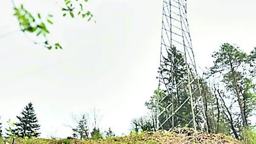 Il traliccio ripristinato dopo il sabotaggio