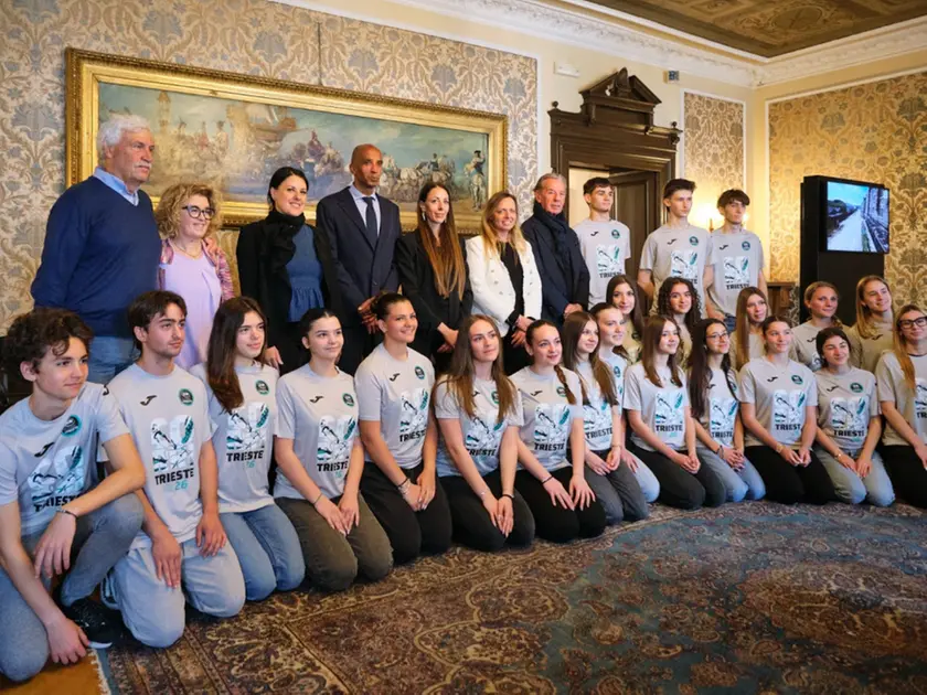 Foto di gruppo alla presentazione della Dole Corri Trieste