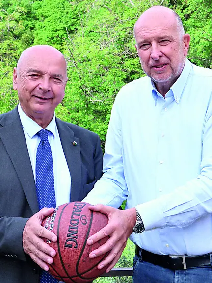 Il sindaco Roberto Dipiazza e l’ex primo cittadino Roberto Cosolini assieme per il basket. Foto Lasorte