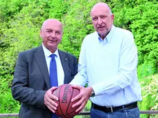 Il sindaco Roberto Dipiazza e l’ex primo cittadino Roberto Cosolini assieme per il basket. Foto Lasorte