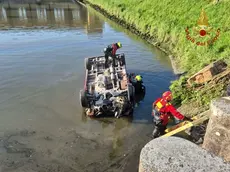 Il fugone ribaltato nel canale a Chioggia
