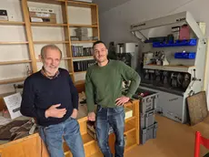 Giorgio Bordignon e Nicola Basaldella nella calzoleria