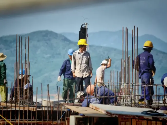 Lavoratori stranieri in un cantiere nel Nord della Serbia in un’immagine d’archivio