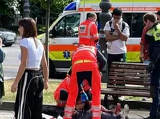 Una foto del soccorso in piazza Libertà