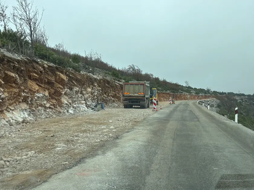 I lavori in corso sulla Cherso - Lussino (foto Novi list.hr)