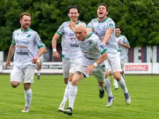 La festa dopo il gol iniziale di Andrea Olio (Nedok)