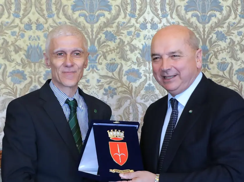 Francesco Franzin riceve dal sindaco Dipiazza la Targa per i 120 anni del Tennis Club Triestino