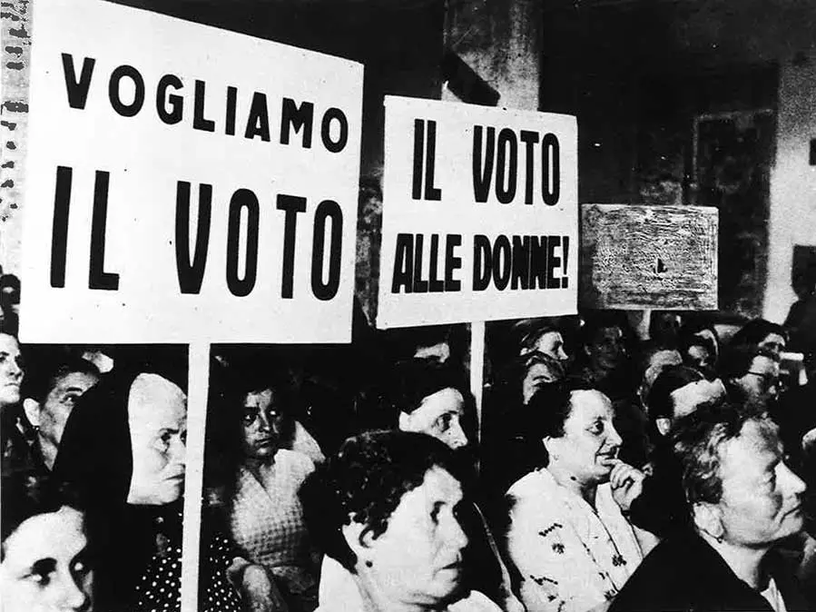 Una manifestazione per il voto alle donne
