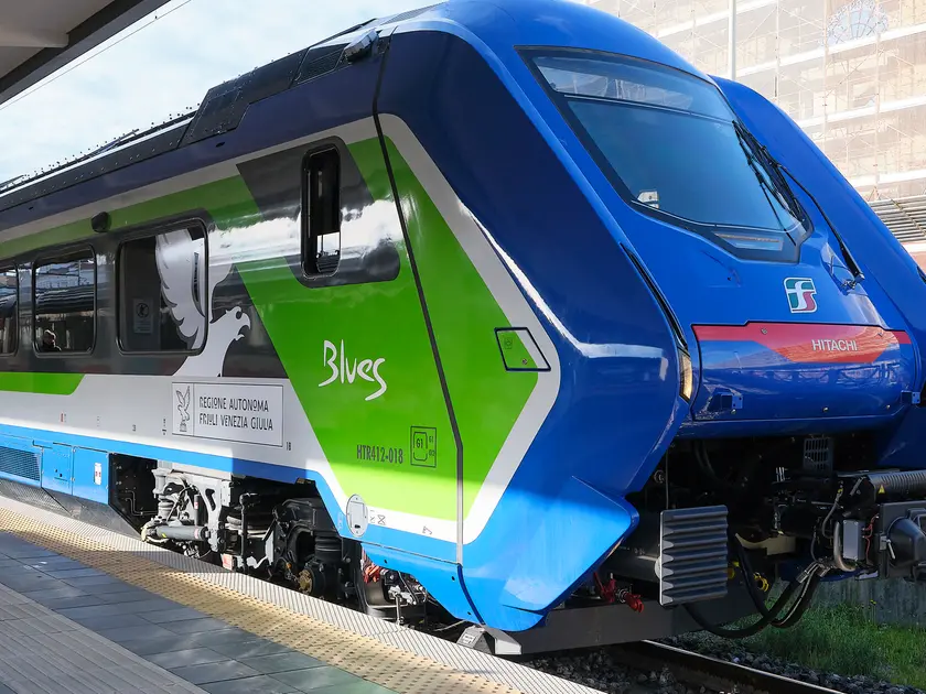 Uno dei treni Blues impiegati da Trenitalia in Friuli Venezia Giulia (foto Massimo Silvano)