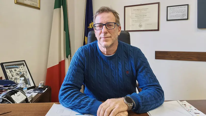 Paolo Polidori nel suo ufficio da sindaco a Muggia Foto Silvano