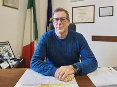 Paolo Polidori nel suo ufficio da sindaco a Muggia Foto Silvano