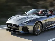 Una fiammante Jaguar cabriolet