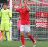 Carlos França in maglia alabardata nella sua tipica esultanza (foto archivio Lasorte)