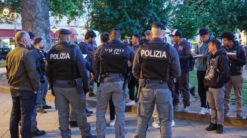 Controlli straordinari interforze in piazza Libertà a Trieste (Silvano)