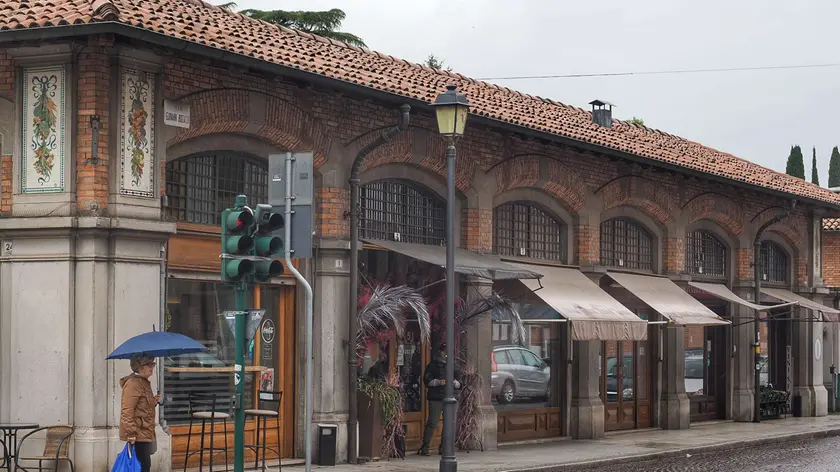 Le altre attività commerciali che si affacciano su via Boccaccio Foto A.Simcic/Tibaldi