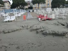 La spiaggia di Grado mangiata dalla mareggiata
