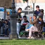 Un gruppo di migranti in piazza della Libertà, a Trieste, in una foto d’archivio