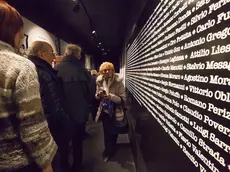 Il memoriale che reca i nomi delle vittime dell’asbesto a Panzano Foto Bonaventura