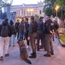 Migranti in piazza Libertà alla sera e i controlli delle forze dell’ordine Foto Massimo Silvano