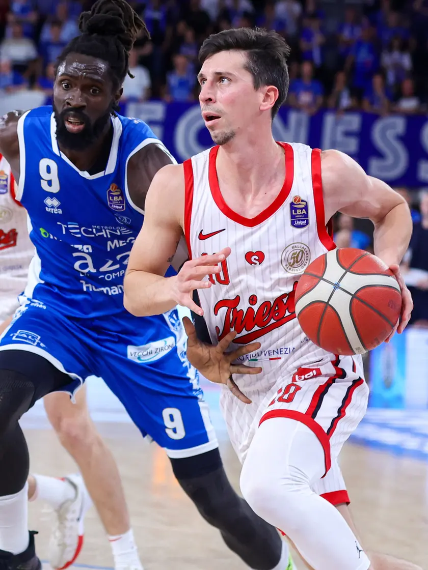Michele Ruzzier in azione contro Brescia (foto Lasorte)