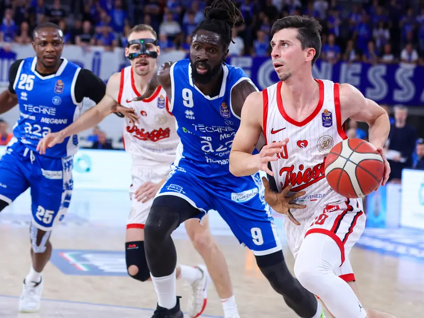 Michele Ruzzier in azione contro Brescia (foto Lasorte)