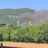 La colonna di fumo grigio scuro che usciva dal camino principale della fonderia lo scorso 25 aprile