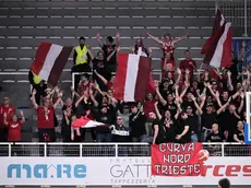 I supporter triestini hanno tifato per il team biancorosso nelle prime due partite giocate a Brescia