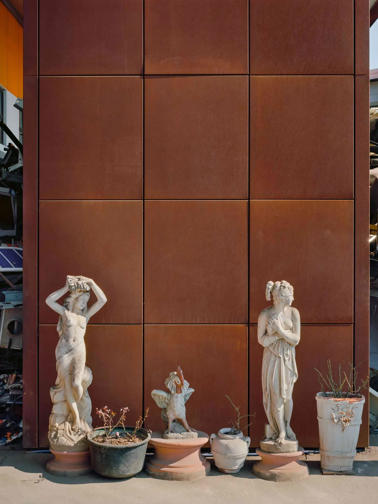 Magazzino rottami, ’14 (Calenzano, FI) di George Tatge
