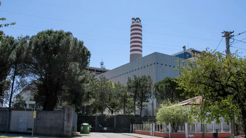 Il rendering diffuso nel marzo 2023 dal Comune e in alto l’area della centrale Foto Bonaventura