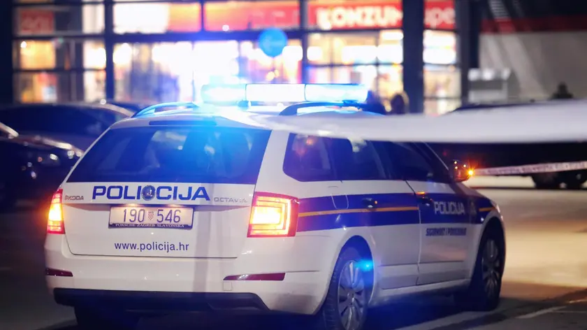 Un’automobile della Polizia croata durante un’operazione