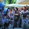 La polizia blocca i manifestanti di estrema sinistra