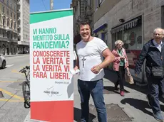 Fabio Tuiach nel suo posto quotidiano in via Carducci Foto Lasorte