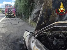 La vettura andata a fuoco a Ronchi