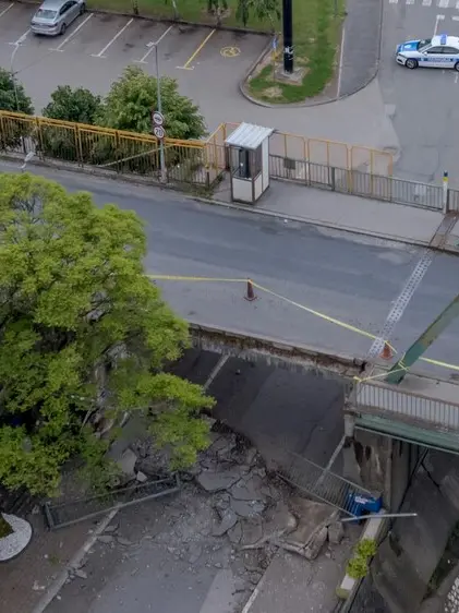 Un’immagine dall’alto del ponte crollato tra Croazia e Bosnia (da Dnevnik.hr)