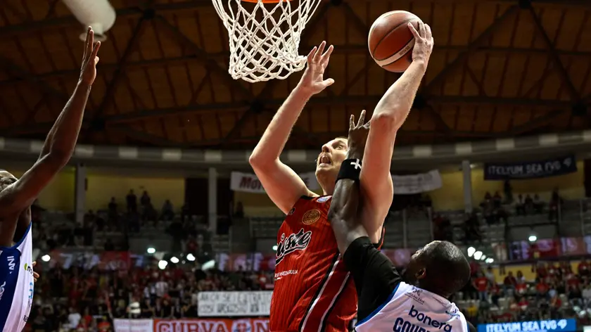https://images.ilpiccolo.it/view/acePublic/alias/contentid/1r9uujy5nx513ird35t/0/copia-di-copy-of-pallacanestro-a1-trieste-brescia-play-off-gara-3.webp?f=16%3A9&amp;w=840