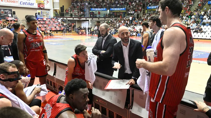 La carica del coach in gara-3 (foto Francesco Bruni)