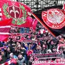 Un muro di tifosi della Triestina nella Curva Furlan del Rocco