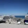 Le due navi sulle Rive di Trieste. Foto Lasorte