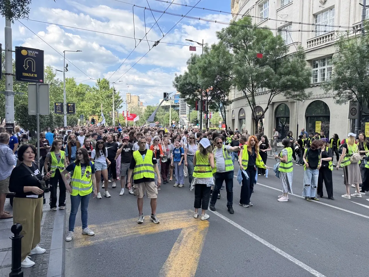 La grande protesta di piazza sabato a Belgrado