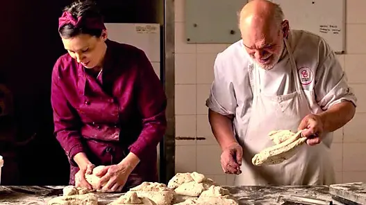 La famiglia Cotič al lavoro in azienda azienda