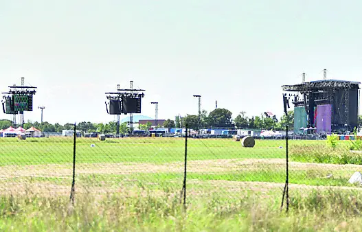 Il palco del concerto di Cremonini a Gorizia